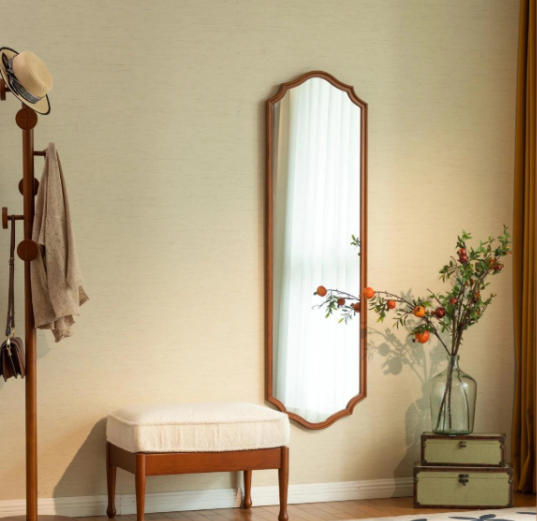 家居卧室镜子的安放